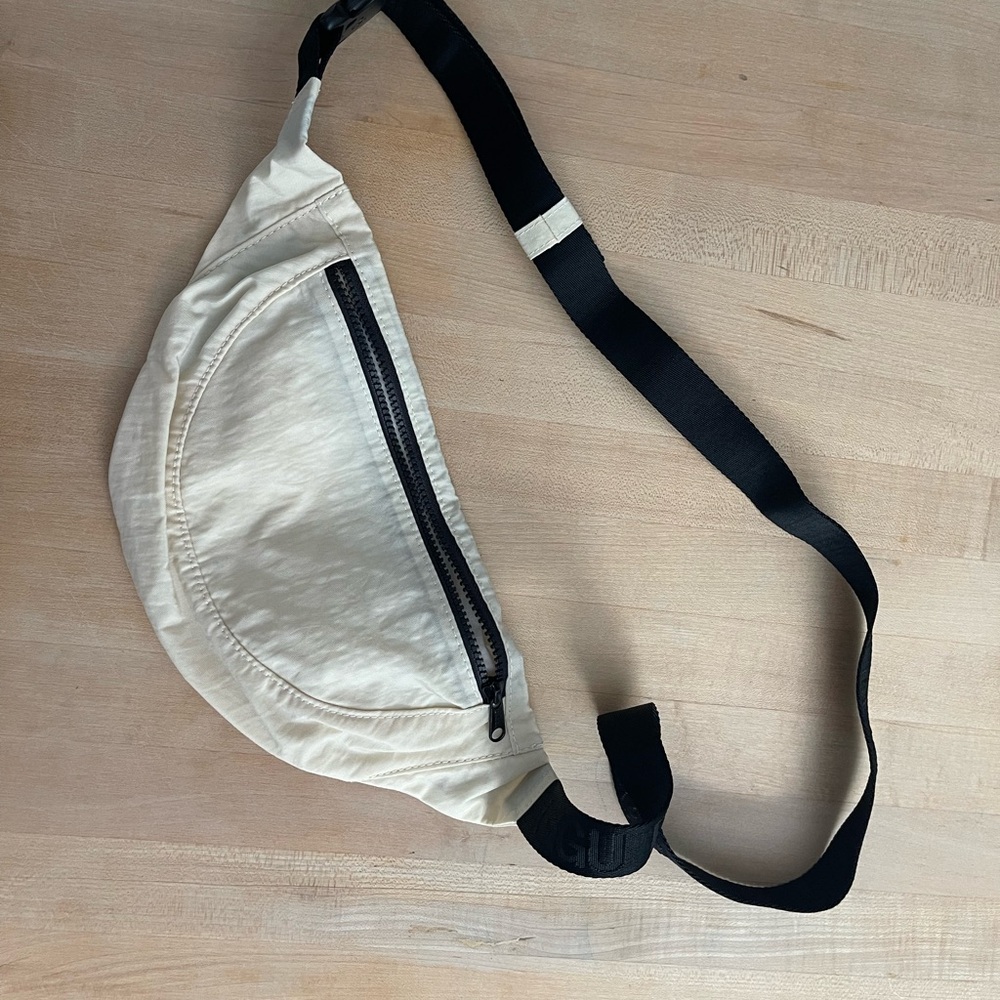BAGGU Cream Fanny Pack
